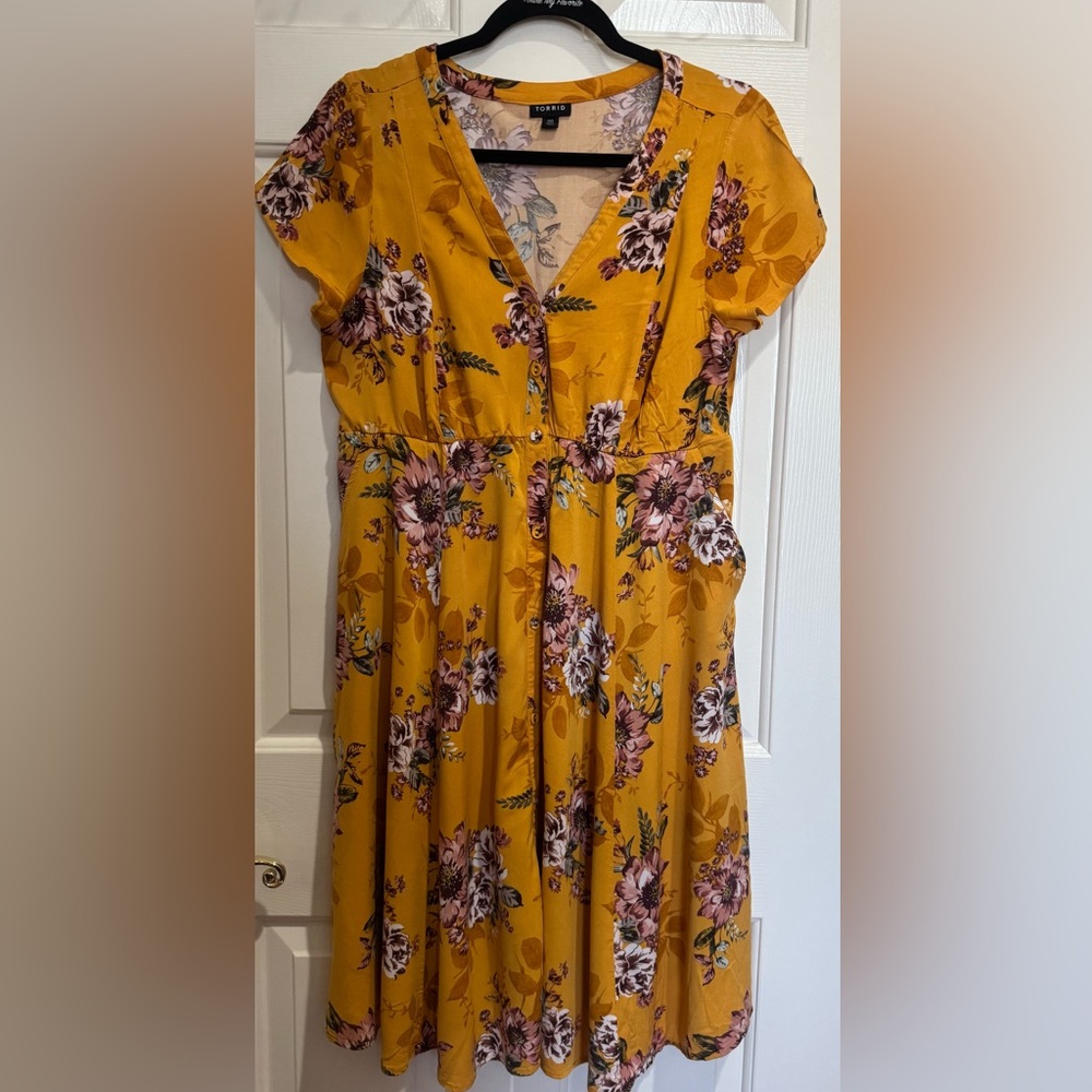 NWOT Torrid Floral Yellow Dress in Size 00